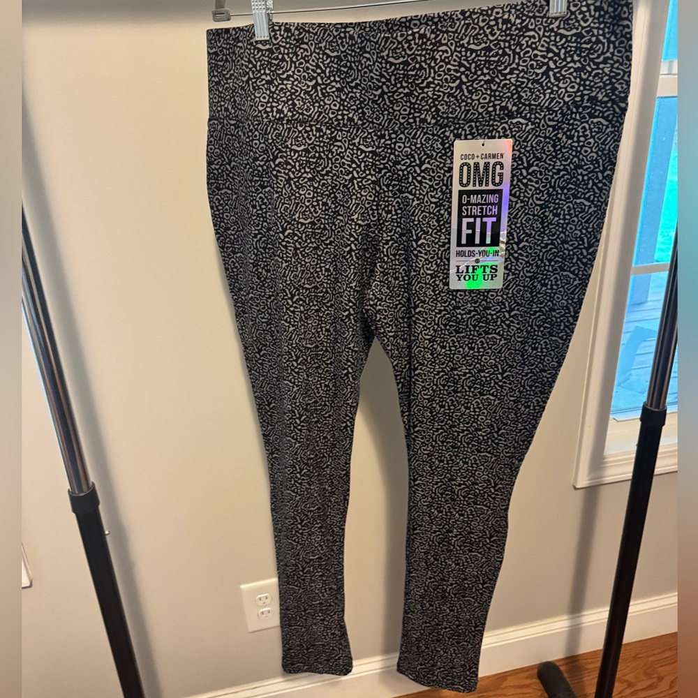Coco + Carmen Black and Grey Patterned Leggings